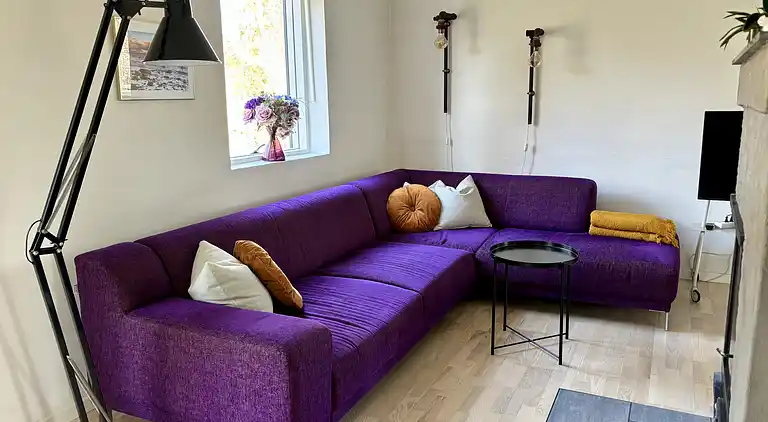 Lyst feriehus i grønne omgivelser nær vandet