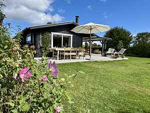 Ægte Dansk sommerhus med udsigt mod Lillebælt