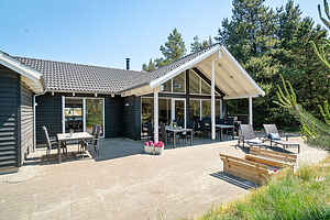 Pool house with spa & game room near North Sea