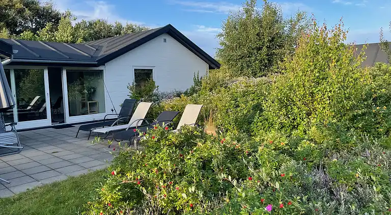 Geräumiges Ferienhaus 150 m vom Strand