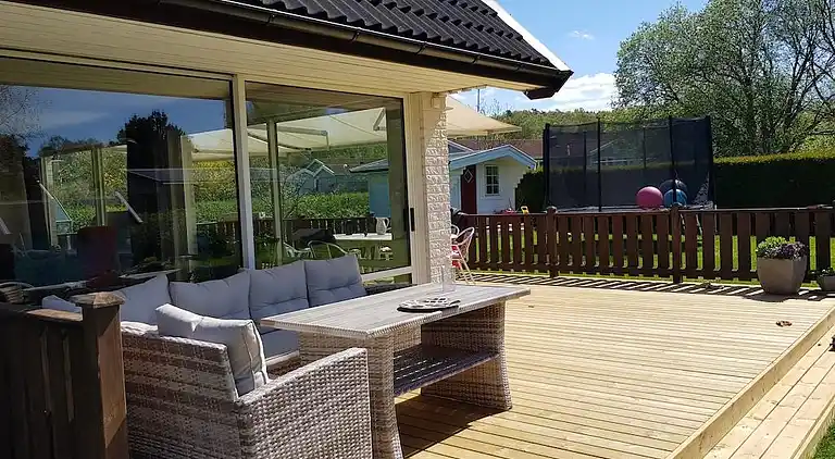 Family-friendly villa close to the sea. 
