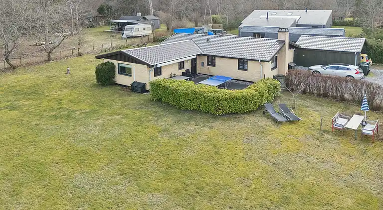 Dejligt sommerhus tæt på sandstrand