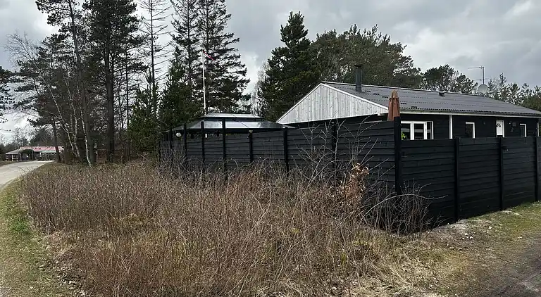 Stijlvol zomerhuis bij strand met groot terras