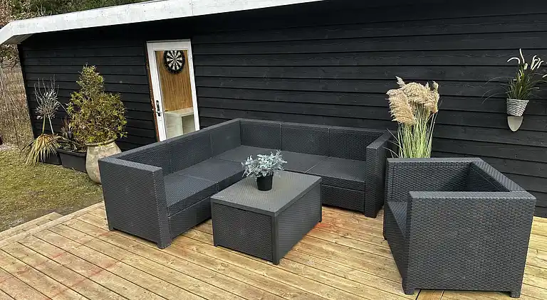 Stijlvol zomerhuis bij strand met groot terras