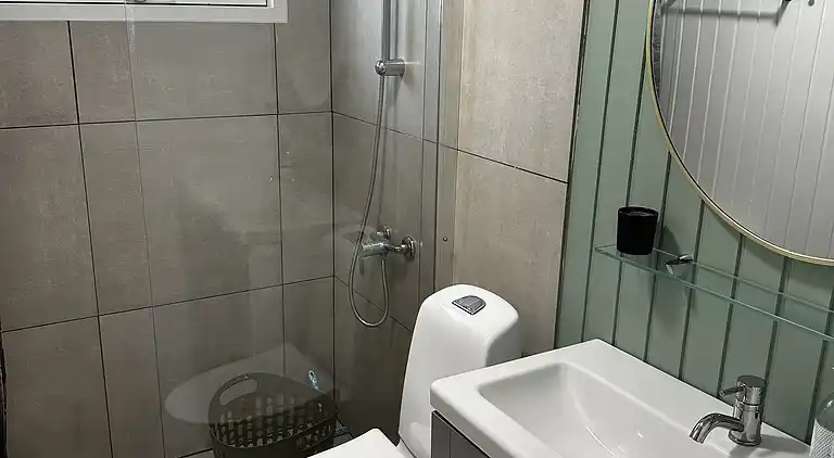 Stijlvol zomerhuis bij strand met groot terras