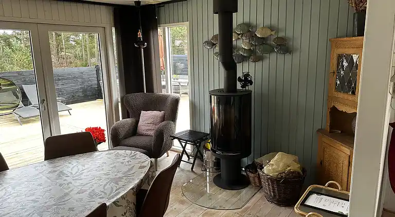 Stijlvol zomerhuis bij strand met groot terras