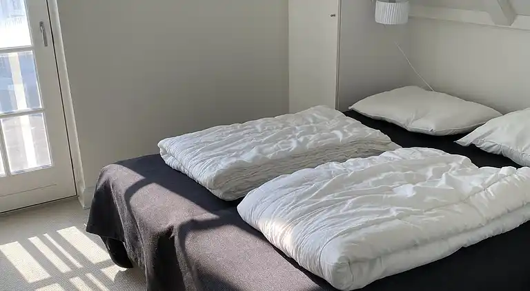 Sommerhus ved hav og børnevenlig strand