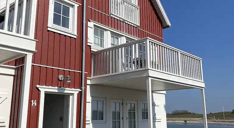 Sommerhus ved hav og børnevenlig strand