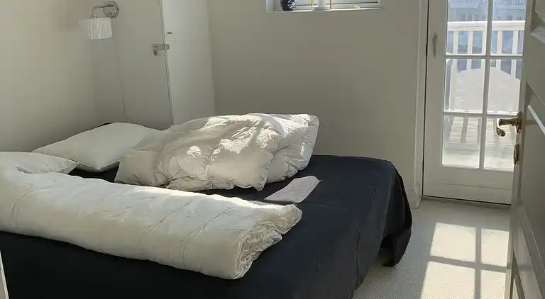 Sommerhus ved hav og børnevenlig strand