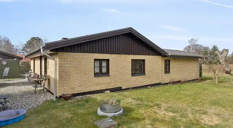 Dejligt sommerhus tæt på sandstrand