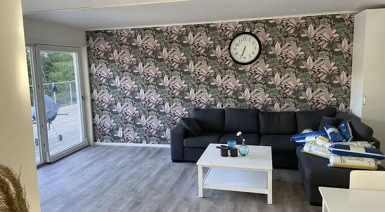 Nybygget hus på strandgrund med søudsigt! 