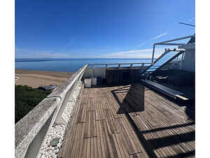 Panoramic seafront accommodation