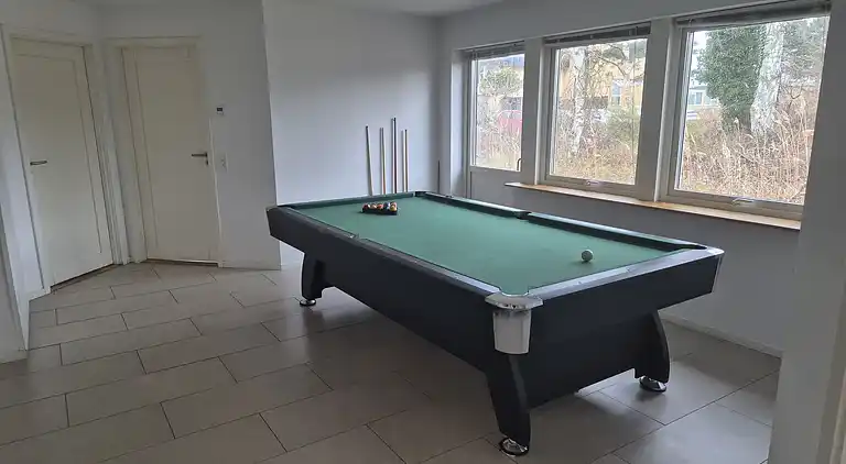 Großes Luxusferienhaus nahe Strand & Lokal