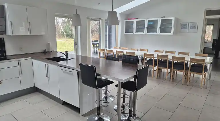 Großes Luxusferienhaus nahe Strand & Lokal