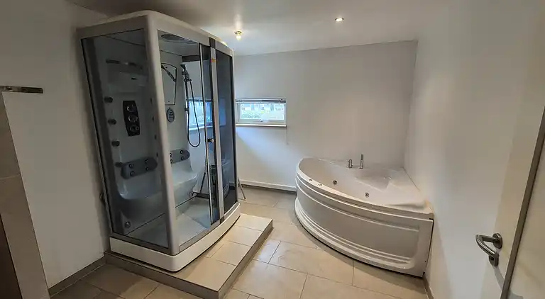 Großes Luxusferienhaus nahe Strand & Lokal