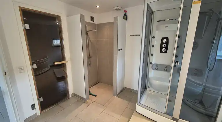 Großes Luxusferienhaus nahe Strand & Lokal