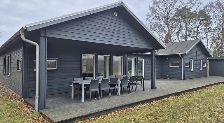 Großes Luxusferienhaus nahe Strand & Lokal