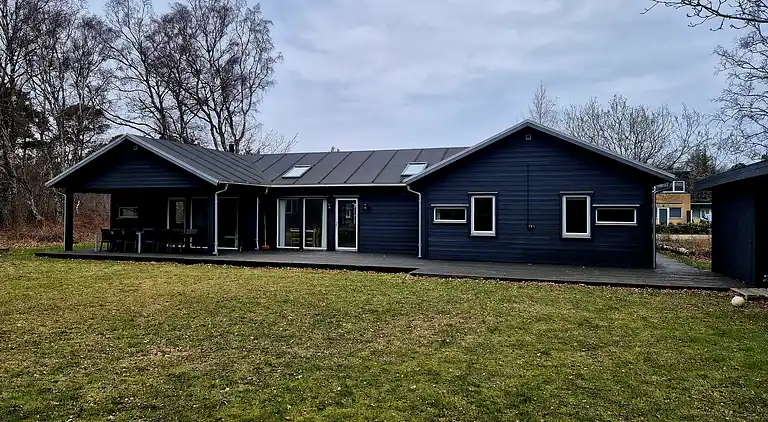 Großes Luxusferienhaus nahe Strand & Lokal