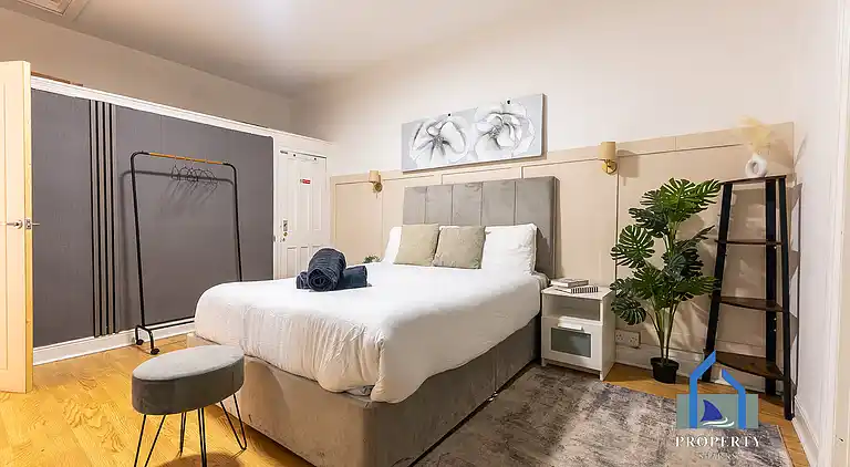 Modernes Stadthaus - Kostenloses Parken - Spielzimmer - WLAN