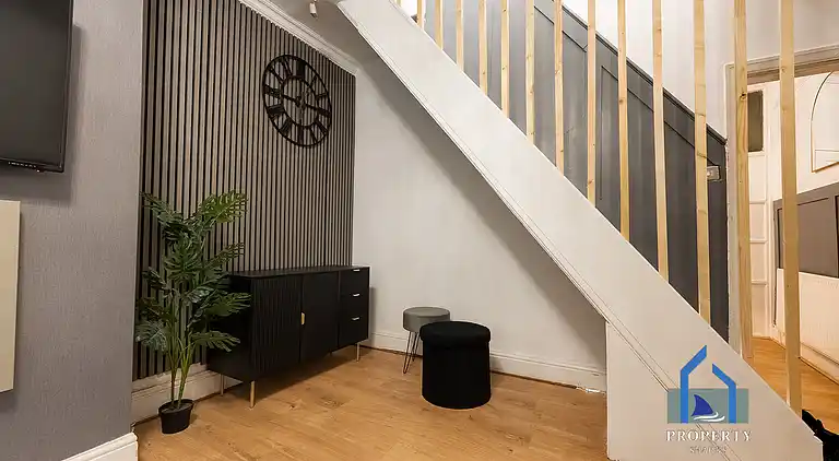 Modernes Stadthaus - Kostenloses Parken - Spielzimmer - WLAN