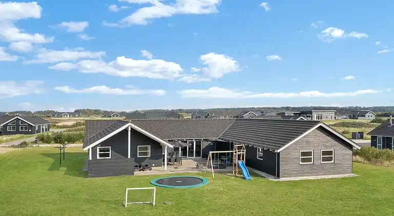 Familienfreundliches Haus bei Løkken mit Pool