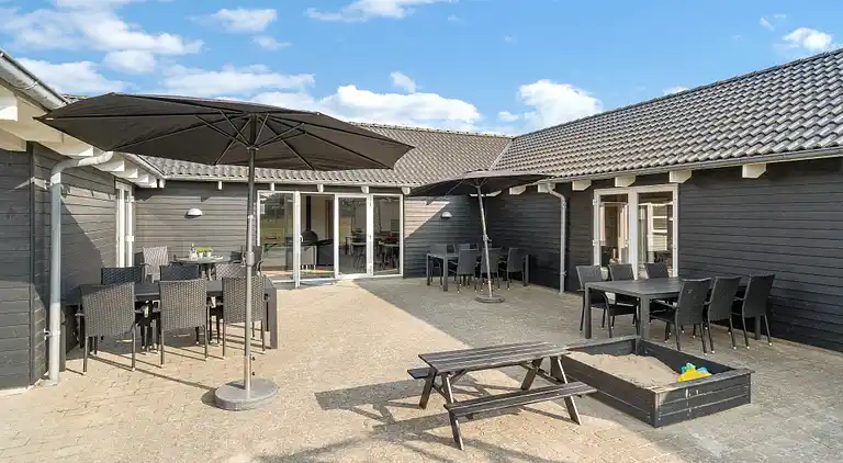 Familienfreundliches Haus bei Løkken mit Pool