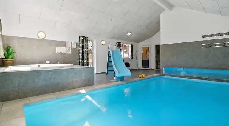 Charmantes Ferienhaus mit Pool & Spielraum