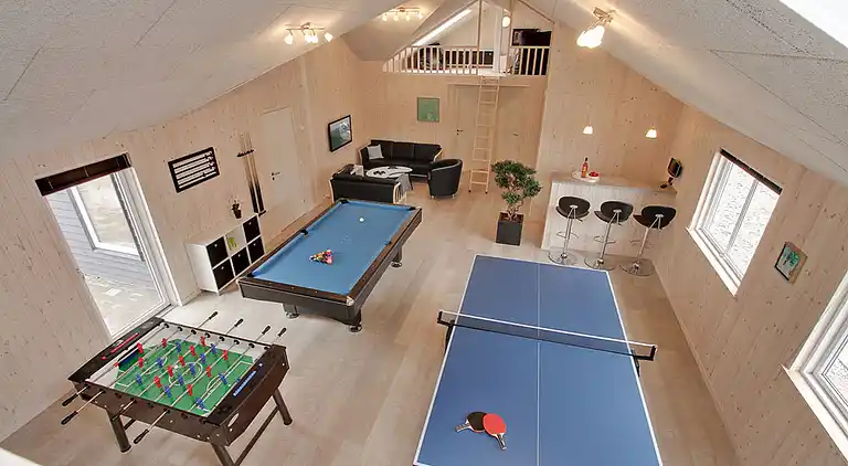 Familienhaus mit Pool, Spa & Spielraum