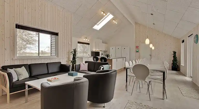 Familienhaus mit Pool, Spa & Spielraum