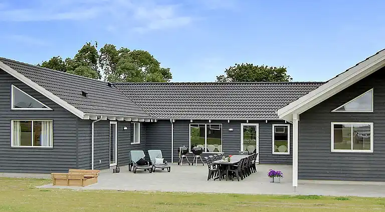 Familienhaus mit Pool, Spa & Spielraum