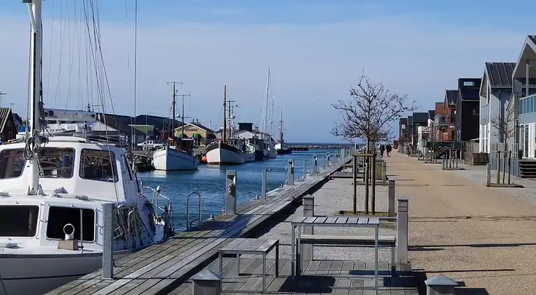 Familienhaus mit Pool, Spa & Spielraum