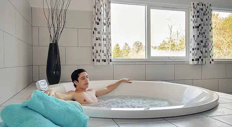 Ferienhaus mit Pool, Spa und großer Terrasse