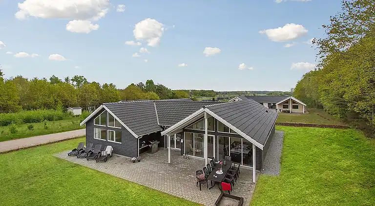 Ferienhaus mit Pool, Spa und großer Terrasse