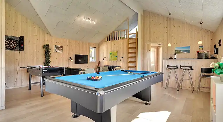 Ferienhaus mit Pool, Spa & Strandaktivitäten