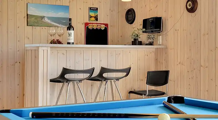 Ferienhaus mit Pool, Spa & Strandaktivitäten