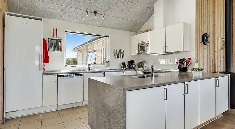 Ferienhaus mit Pool, Spa & Strandaktivitäten