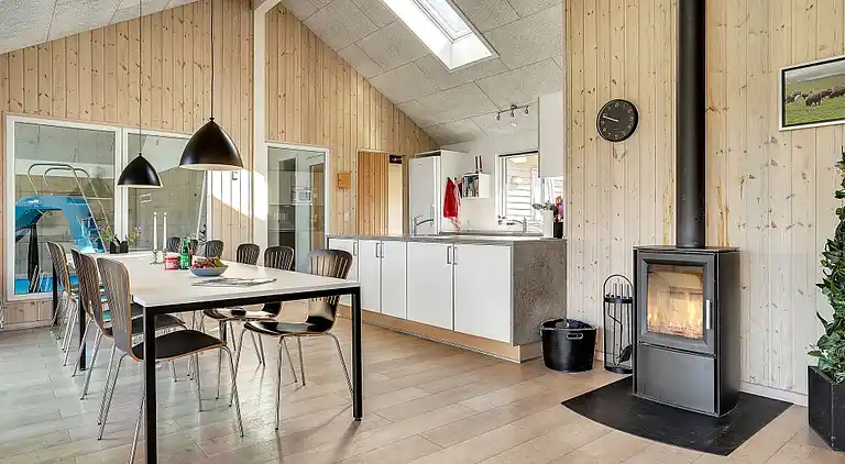 Ferienhaus mit Pool, Spa & Strandaktivitäten