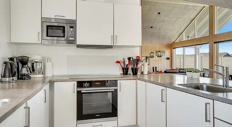 Ferienhaus mit Pool, Spa & Strandaktivitäten