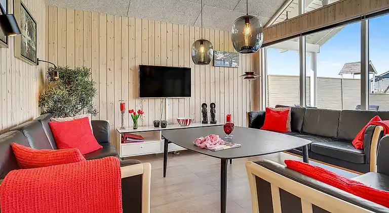 Ferienhaus mit Pool, Spa & Strandaktivitäten