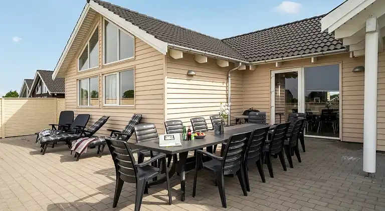 Ferienhaus mit Pool, Spa & Strandaktivitäten