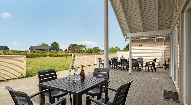 Ferienhaus mit Pool, Spa & Strandaktivitäten