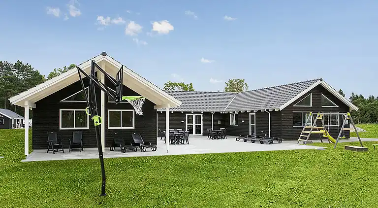 Geräumiges Ferienhaus mit Pool, Spa & Aktivitäten