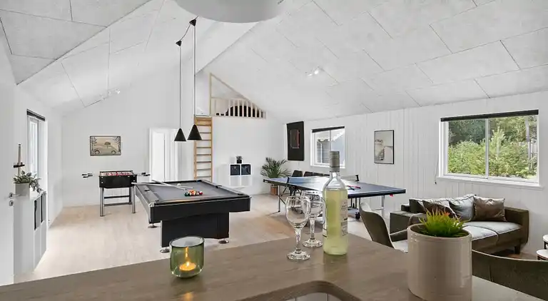 Geräumiges Ferienhaus mit Pool, Spa & Aktivitäten