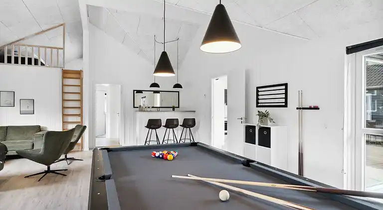 Geräumiges Ferienhaus mit Pool, Spa & Aktivitäten