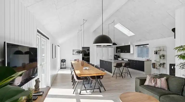 Geräumiges Ferienhaus mit Pool, Spa & Aktivitäten