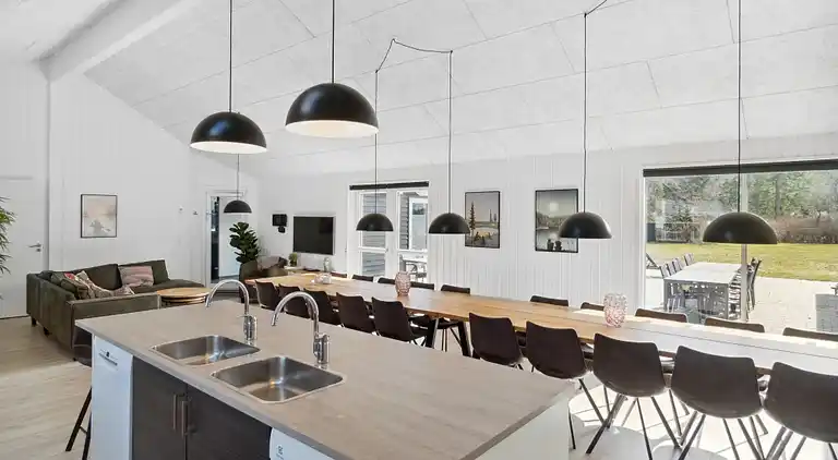 Geräumiges Ferienhaus mit Pool, Spa & Aktivitäten