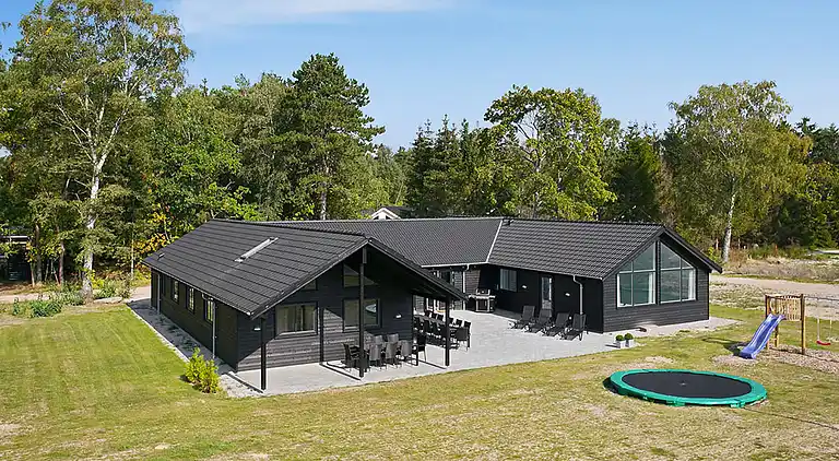 Ferienhaus mit Pool, Sauna & Freizeitraum