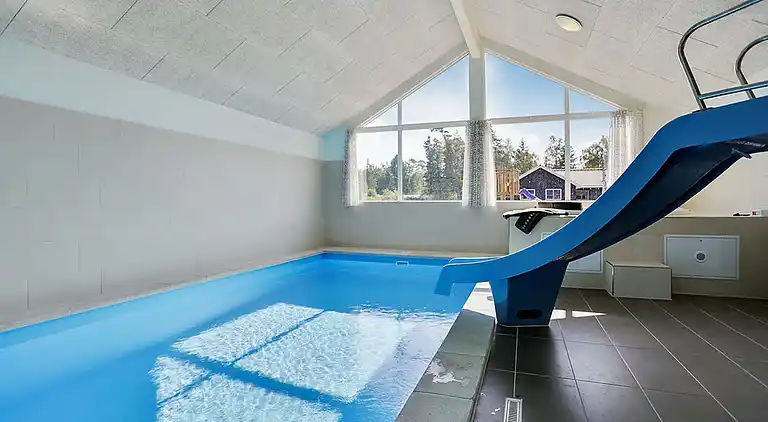 Ferienhaus mit Pool, Sauna & Freizeitraum