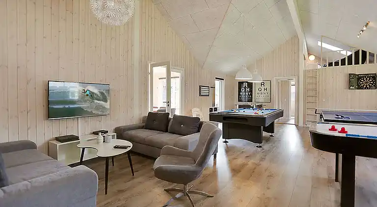 Ferienhaus mit Pool, Sauna & Freizeitraum