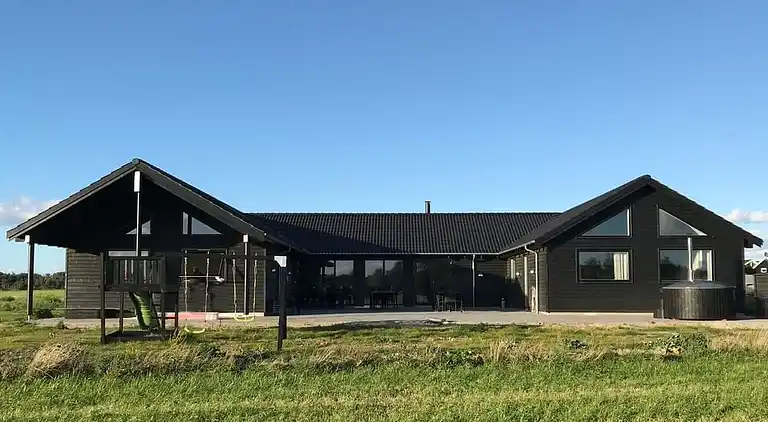 Geräumiges Ferienhaus mit Pool bei Møns Klint
